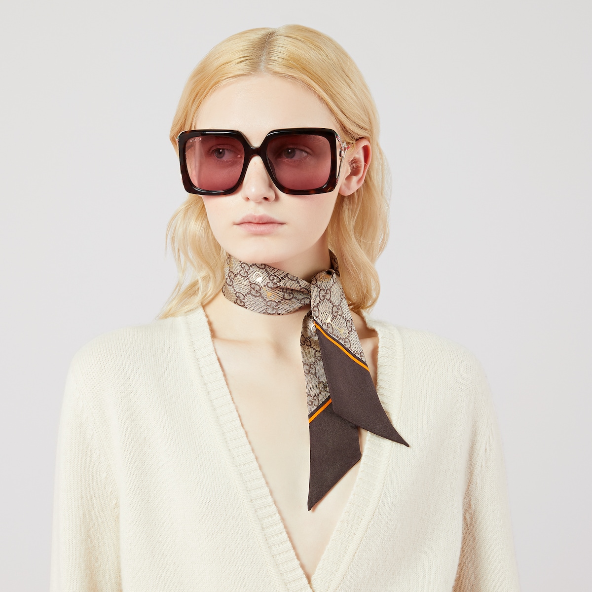 国内直営**GUCCI** ホースビット プリント シルク ネックボウ