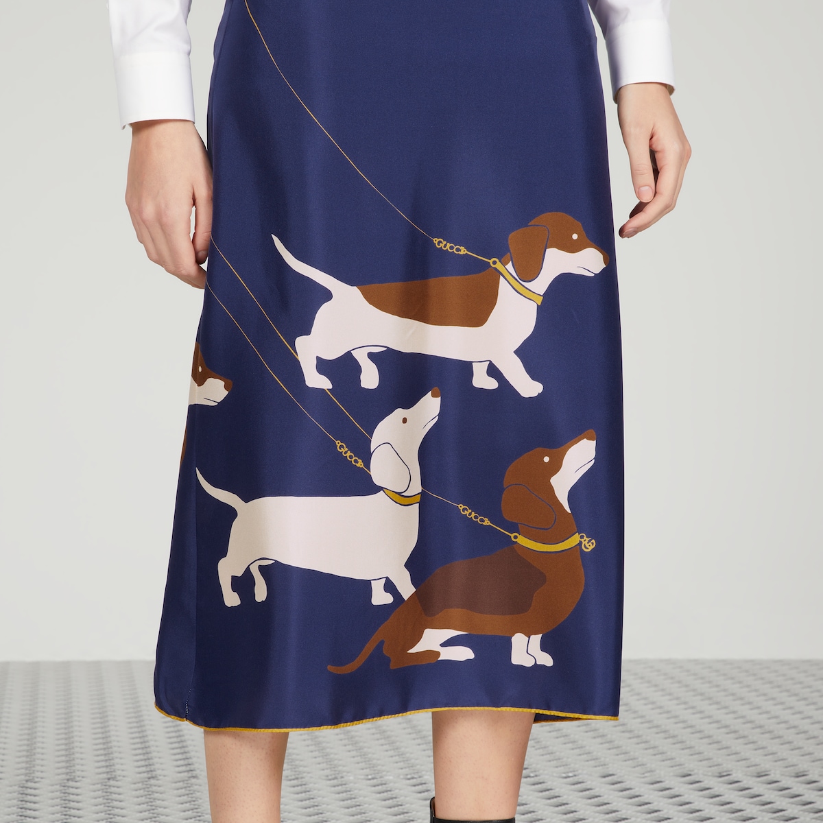 Silk skirt with dog print in blue | GUCCI® SG