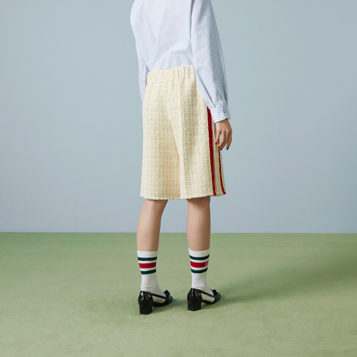 ショートパンツ GUCCI Contrast band tweed bermuda shorts (744874ZANTD 9783) Cotton twill short with patch in ivory | GUCCI® SG
