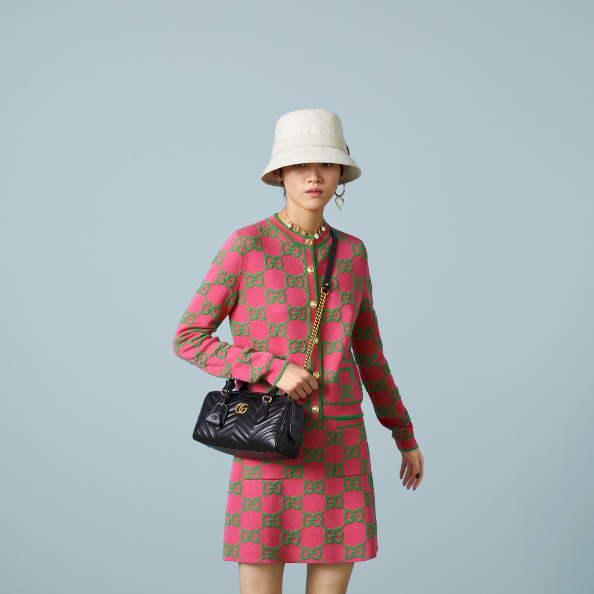 13 33-221319-06 【A】 GUCCI グッチ GGキャンバス ポーチ 小物入れ マルチケース 115238 大33 GG Marmont small top handle bag in black leather | GUCCI® SG