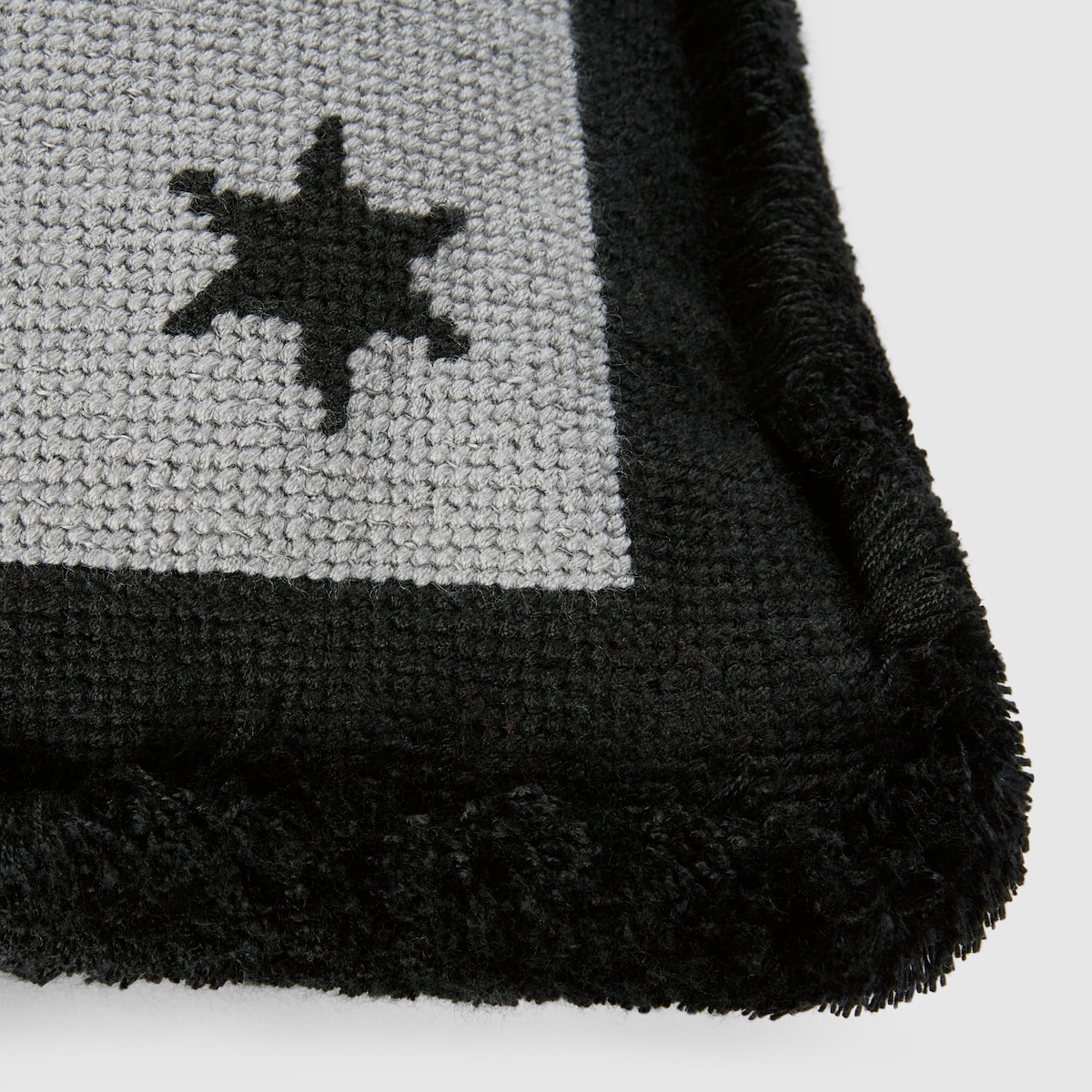 GUCCI ベア ウール クッション グッチ デコールGUCCI ベア ウール クッション | GUCCI® JP