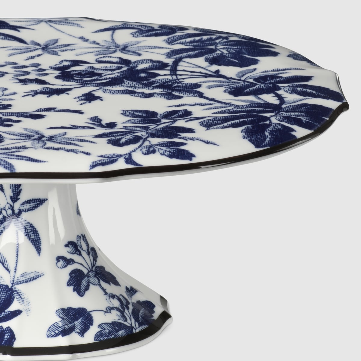 Herbarium cake stand in blue and white porcelain