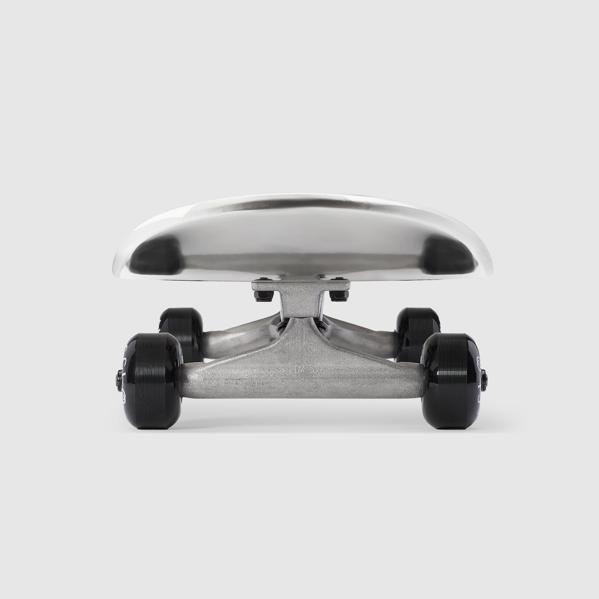 グッチ ウッド スケートボード GUCCI” ロゴ スケートボード ・ブラック ウッド | GUCCI公式