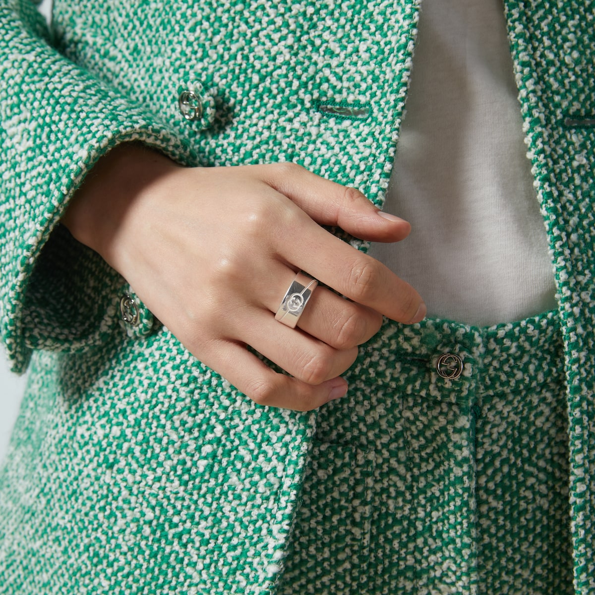 Diagonal Interlocking G wide ring in 925 sterling silver