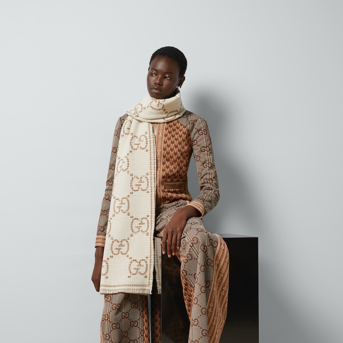 【関税&送料込】Gucci Sciarpa In Lana Gg Sciarpa in lana GG jacquard in avorio e beige | GUCCI® IT