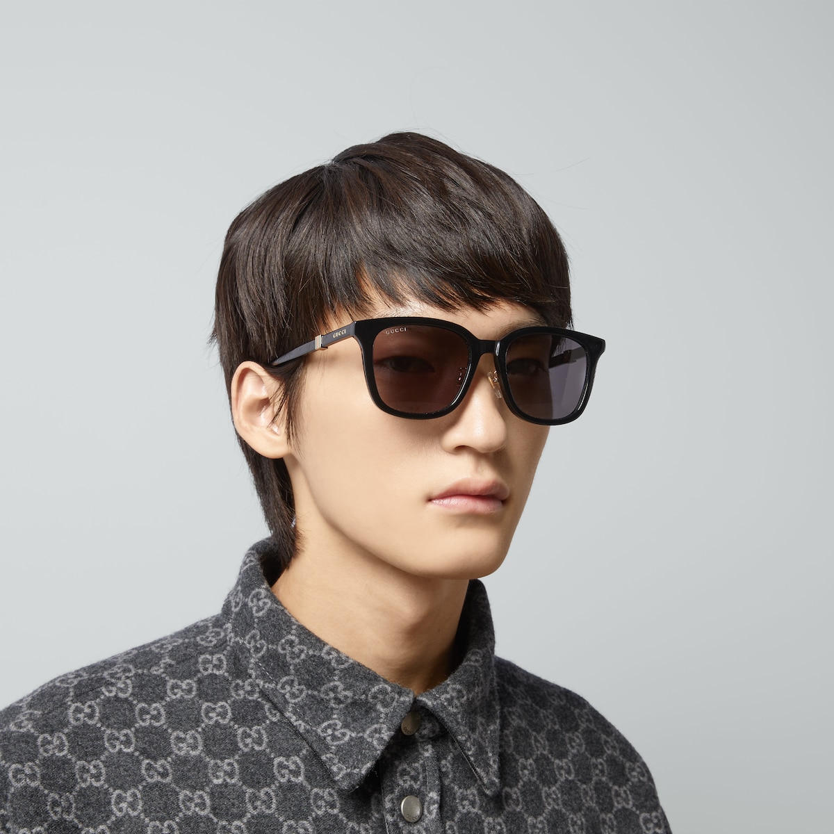 Low nose bridge fit sunglasses in black acetate | GUCCI® SG