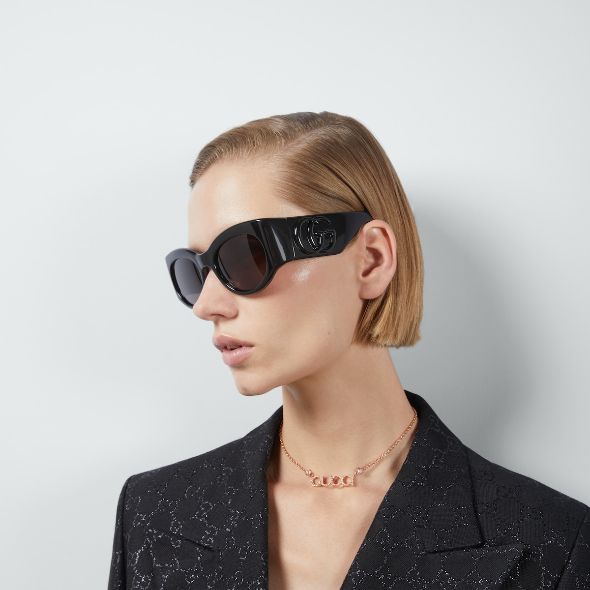 Oval-frame acetate sunglasses - black - One Size