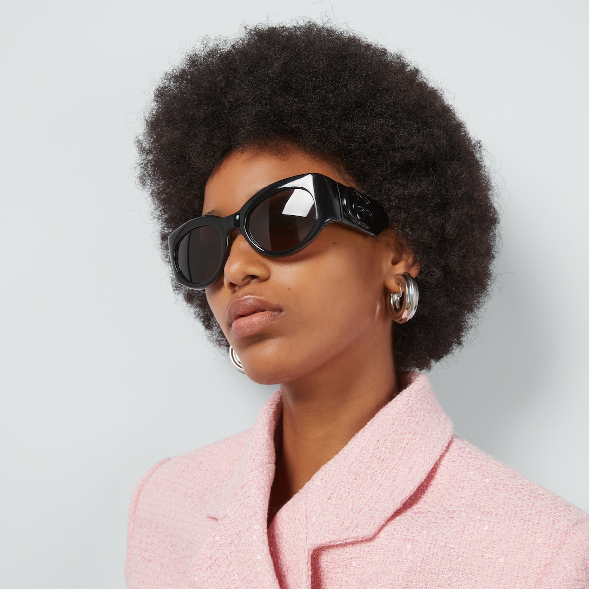 Oval frame sunglasses in black | GUCCI® US