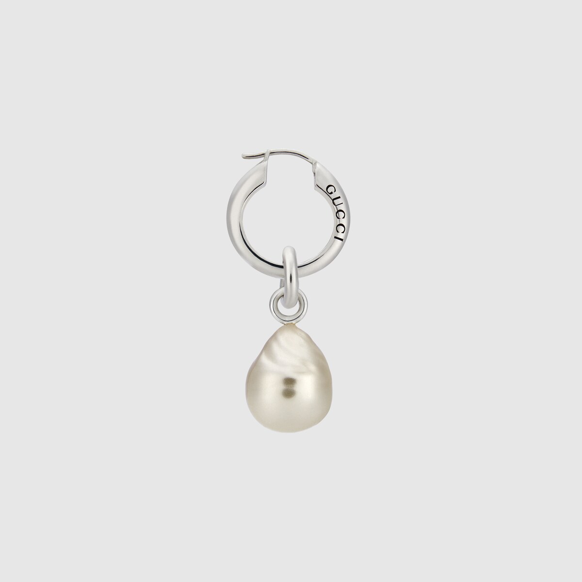 Hoop earrings with pearl drops in 925 sterling silver