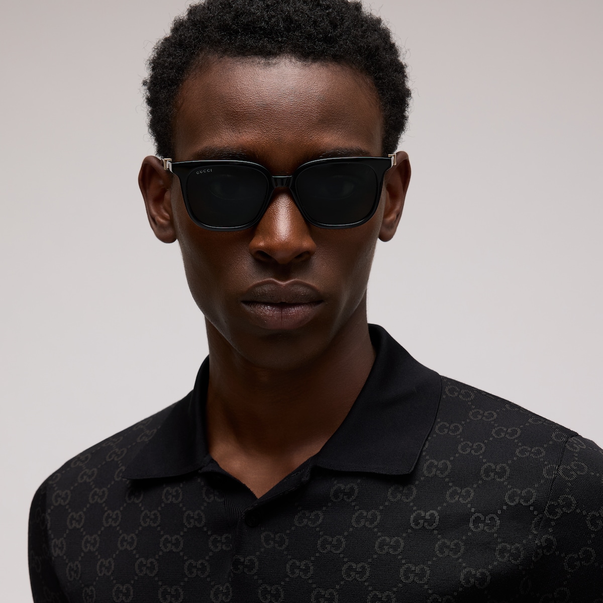 Square-framed sunglasses in black acetate - thumbnail 2