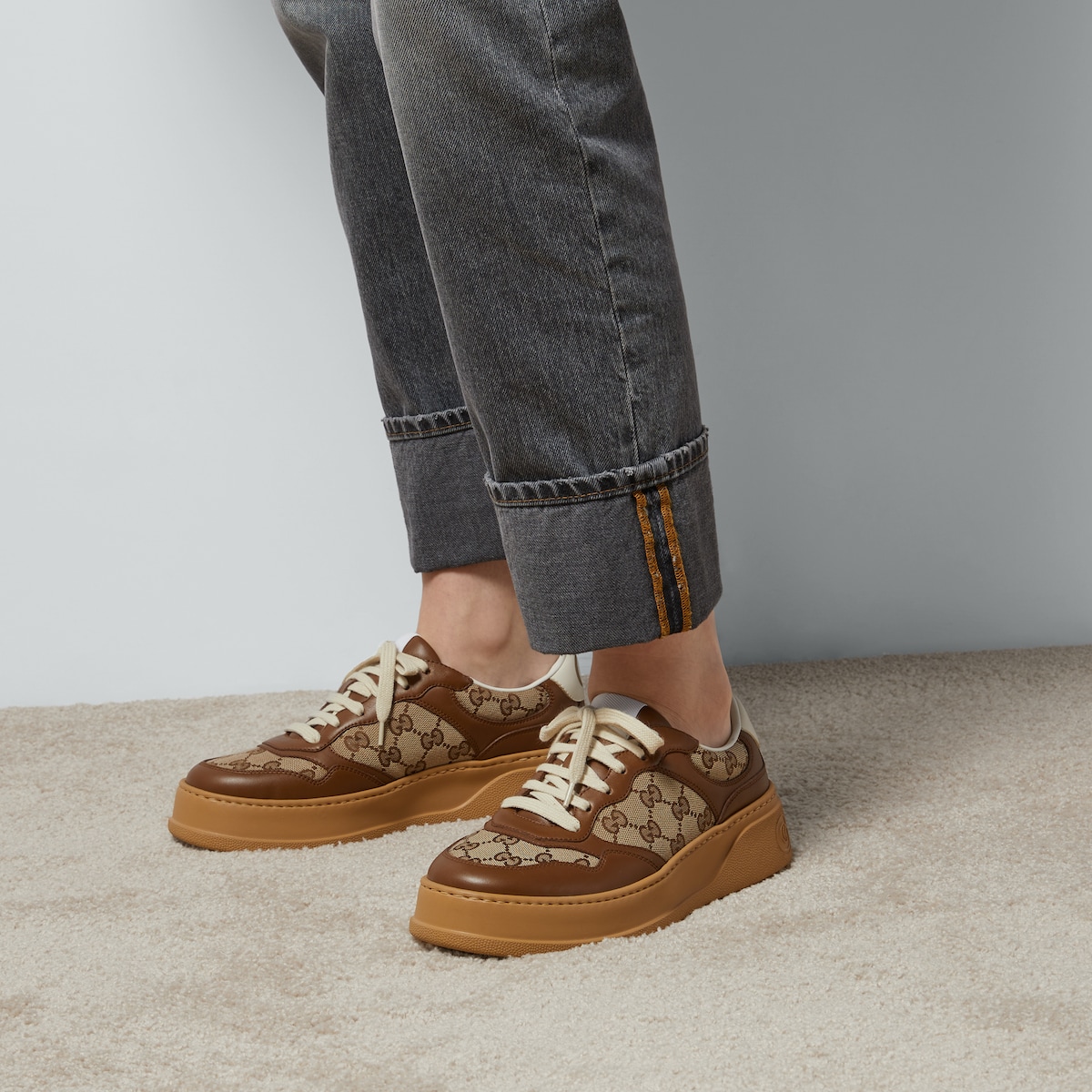 Sneaker donna GG in tessuto e pelle marrone GUCCI Italia