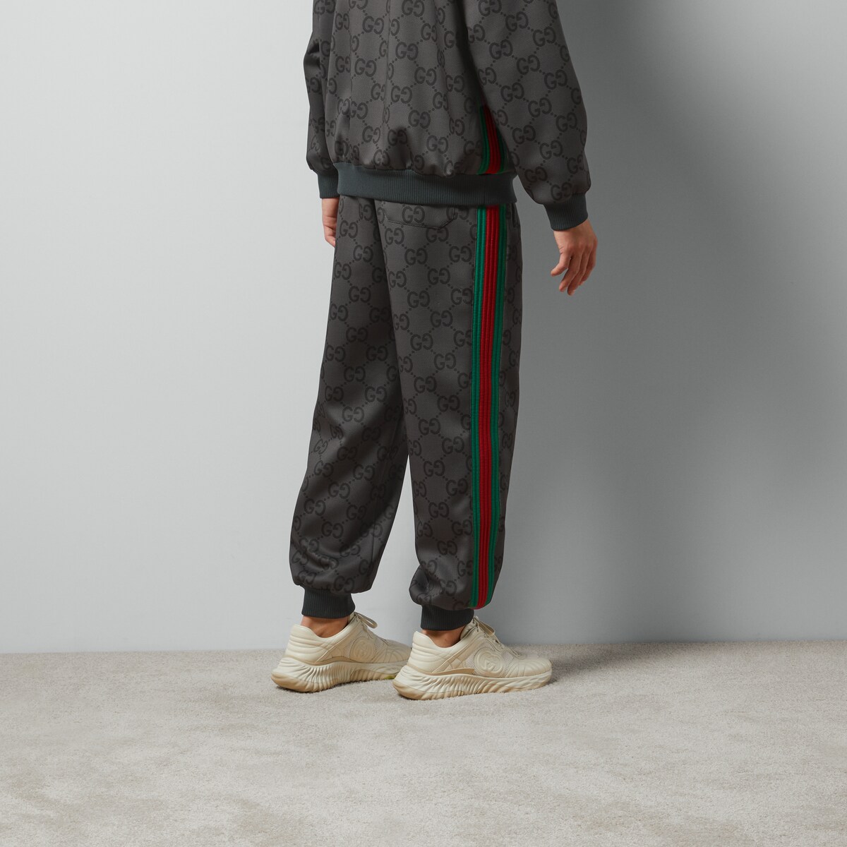 GUCCI ブラック ジョガーパンツ ストライプ org.jpg