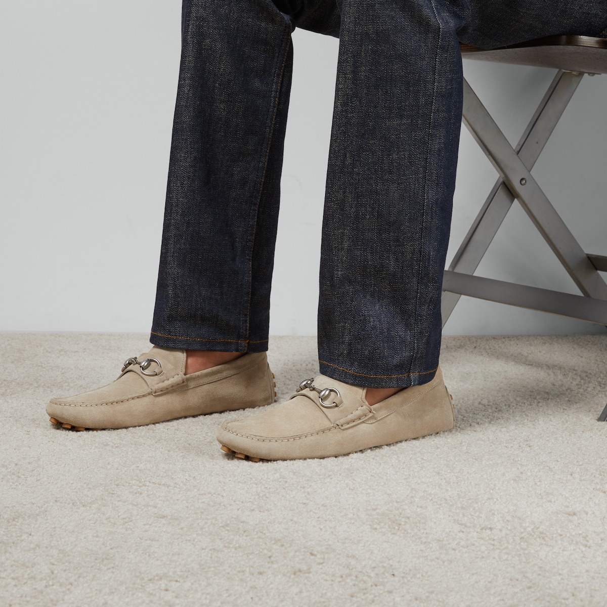 Herren-Mokassin mit Horsebit in beigefarbenes Wildleder | GUCCI® BE