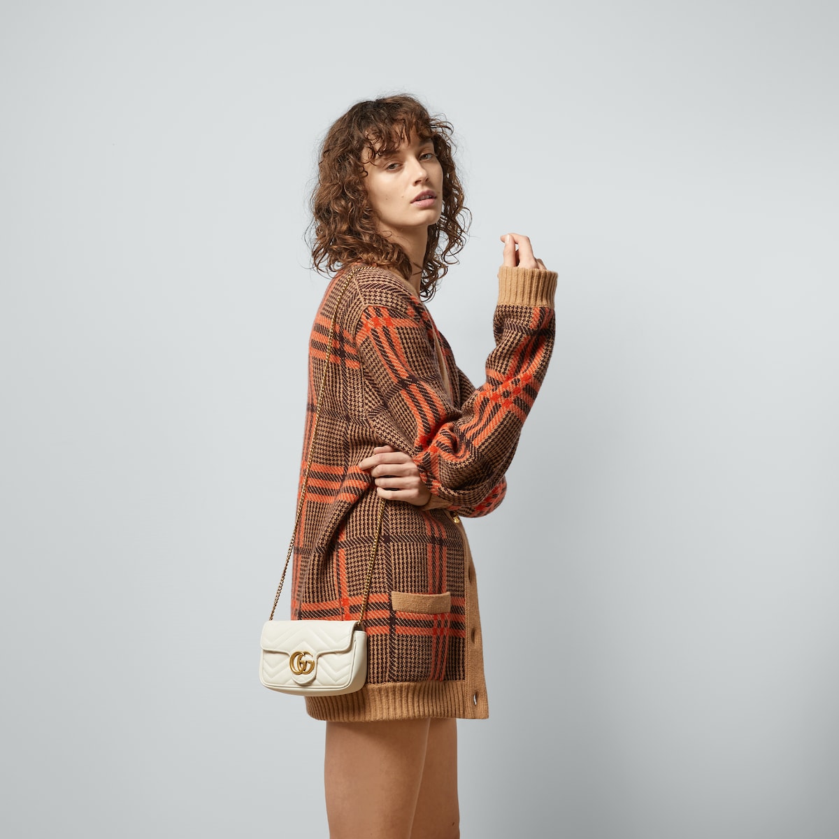 Mini borsa GG Marmont in pelle bianca con motivo chevron matelasse GUCCI Italia