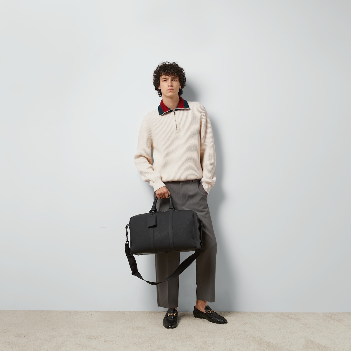 Rubber-effect medium duffle bag