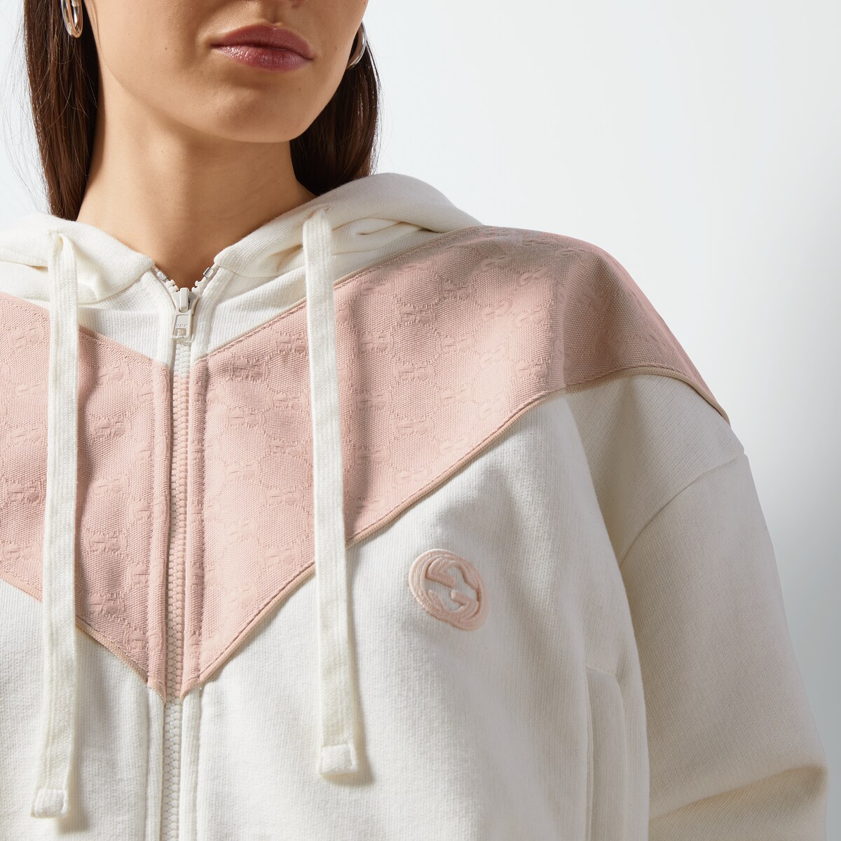 Cotton jersey zip sweatshirt with patch in off white and pink  
