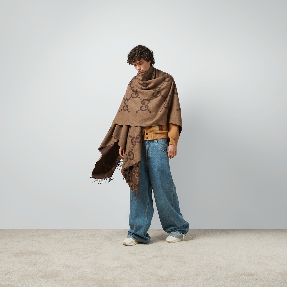 GG REVERSIBLE JUMBO CASHMERE CAPE IN BROWN