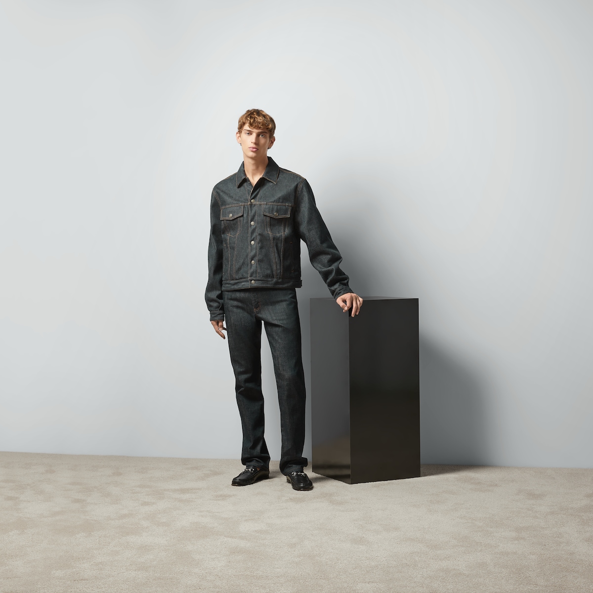 GUCCI Gジャン　デニムジャケット GG reversible denim jacket in blue and beige and ebony