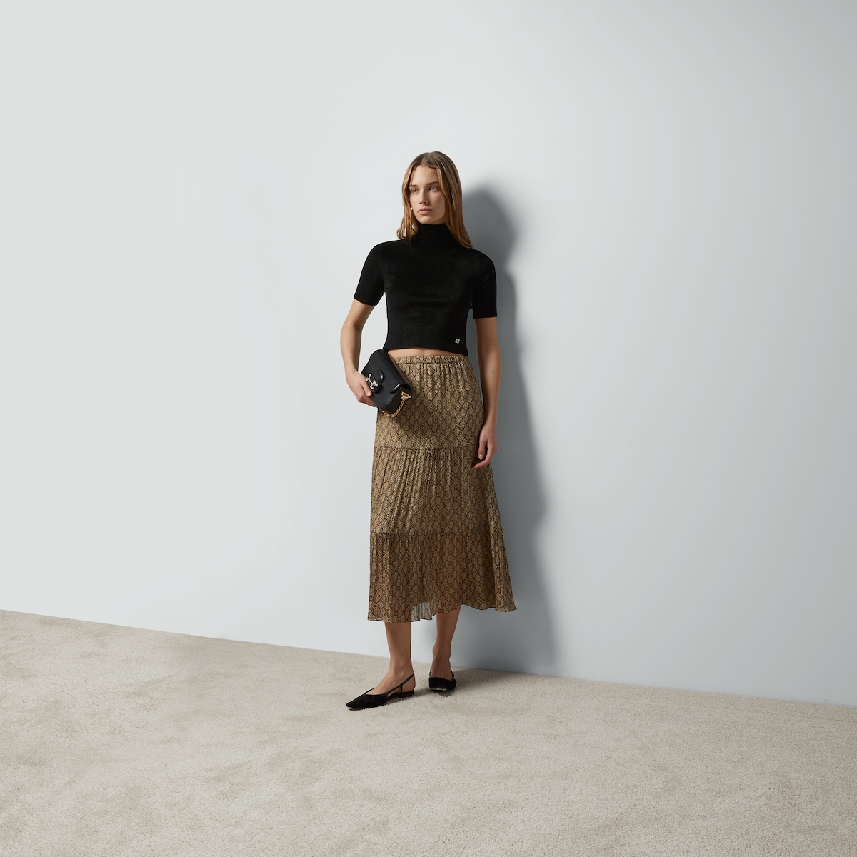 スカート GUCCI FW23 Black satin skirt (764473ZHS84 1000) GUCCI Black Satin Skirt | italist | REVERSIBLE