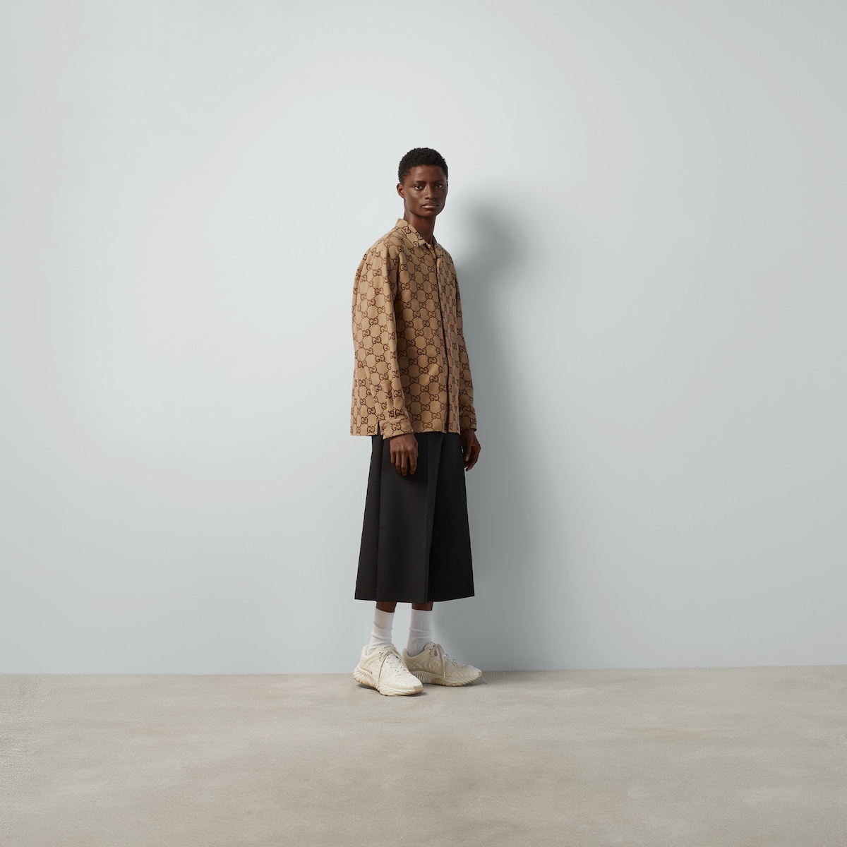 シャツ GUCCI Men Long Tops 821630Z7AMZ 2047 BROWN Maxi GG canvas shirt in camel and brown | GUCCI® US