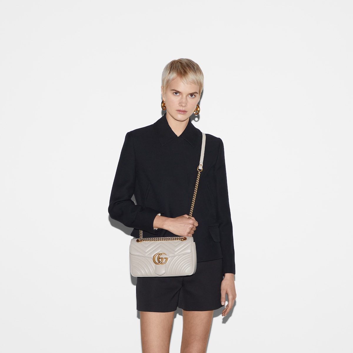 【GUCCI】GG MARMONT SM SHOULDER BAG◆443497AABZC GG Marmont medium shoulder bag in light grey leather | GUCCI® CA