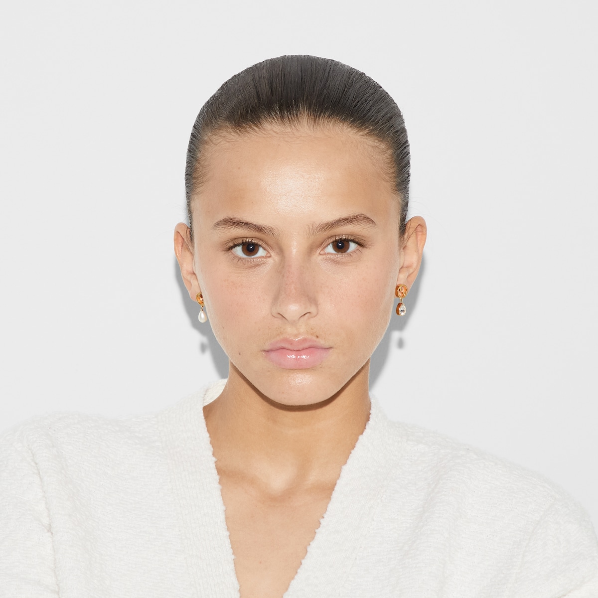 GUCCI(グッチ)ブロンディクリスタルピアス Gucci Blondie crystal mini earrings in light gold-toned