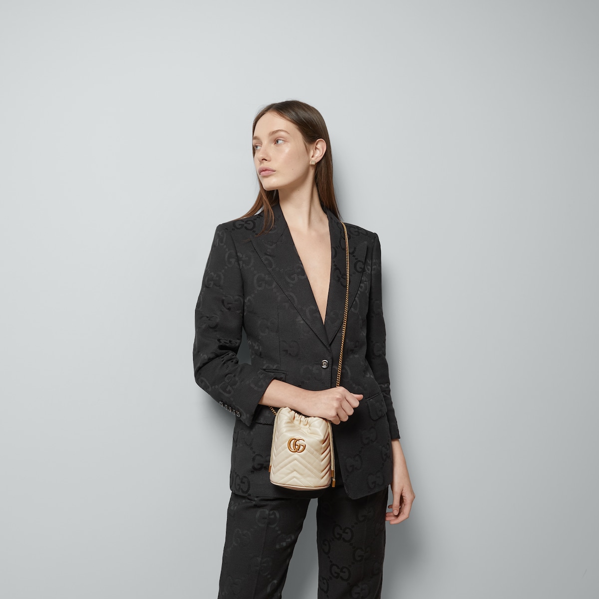 GGマーモント〕スモール バケットバッグ ・ホワイト レザー