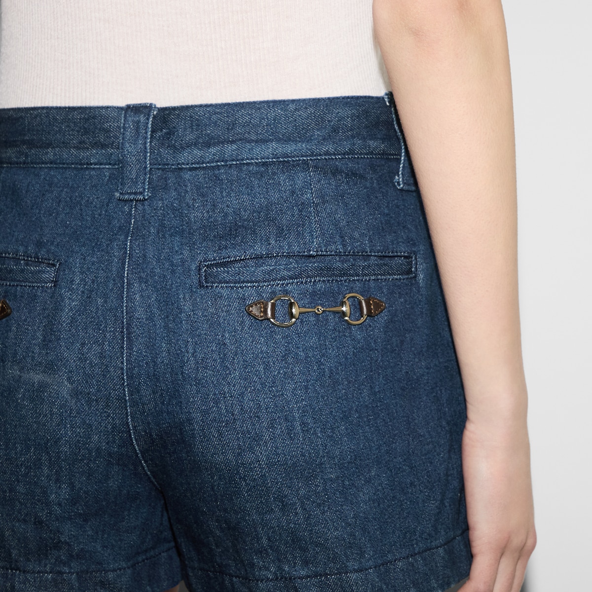 ホースビット付き ローウエスト デニム ショートパンツ ・ダークブルー