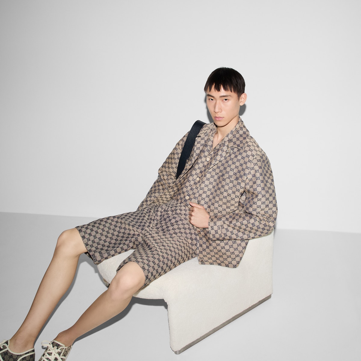 GG linen blend canvas shorts in beige and blue | GUCCI® US