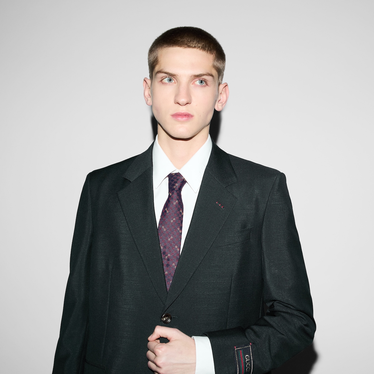 美品 GUCCI ネクタイ シルク100% ワインレッド GG柄 GUCCI (グッチ) シルク100％ GGロゴ ネクタイ GC4565206166