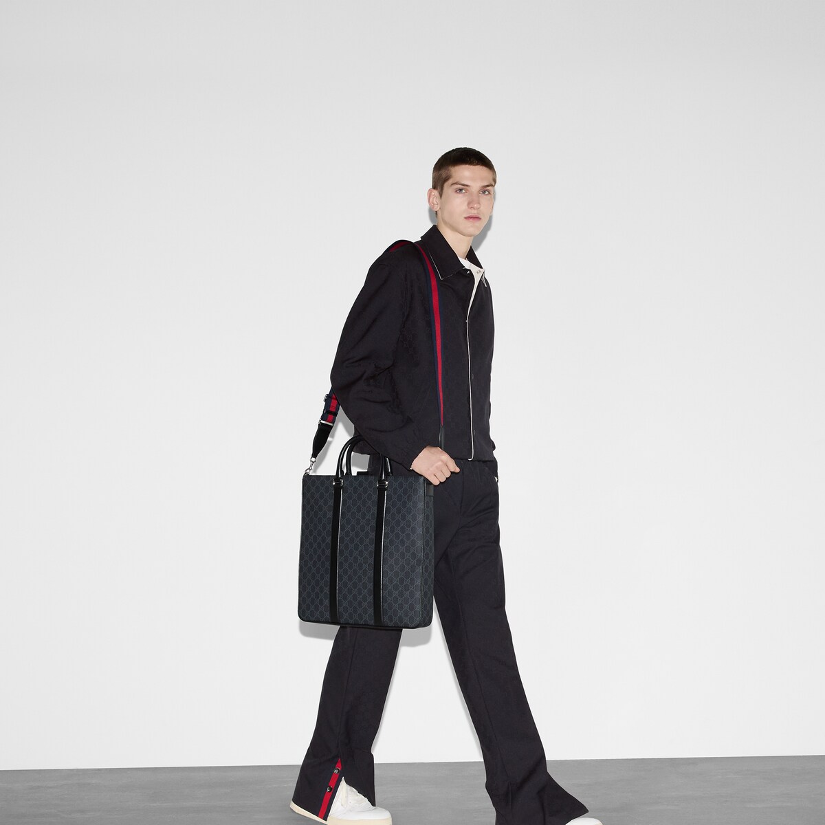 GUCCI Supreme Black トートバッグ 794918_FADJA_1042_010_100_0000