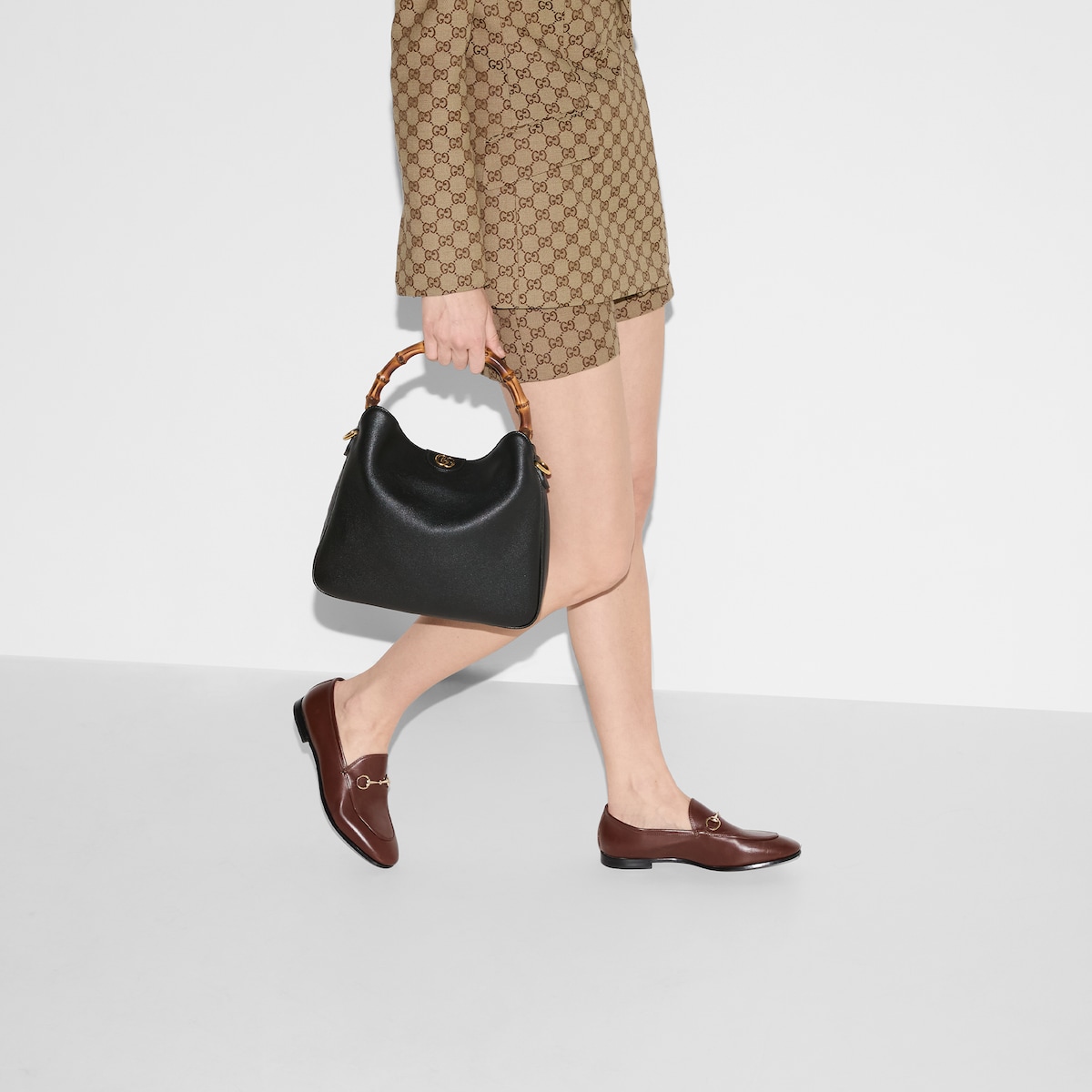 グッチ ダイアナ〕ミディアム ショルダーバッグ ・ブラック レザー