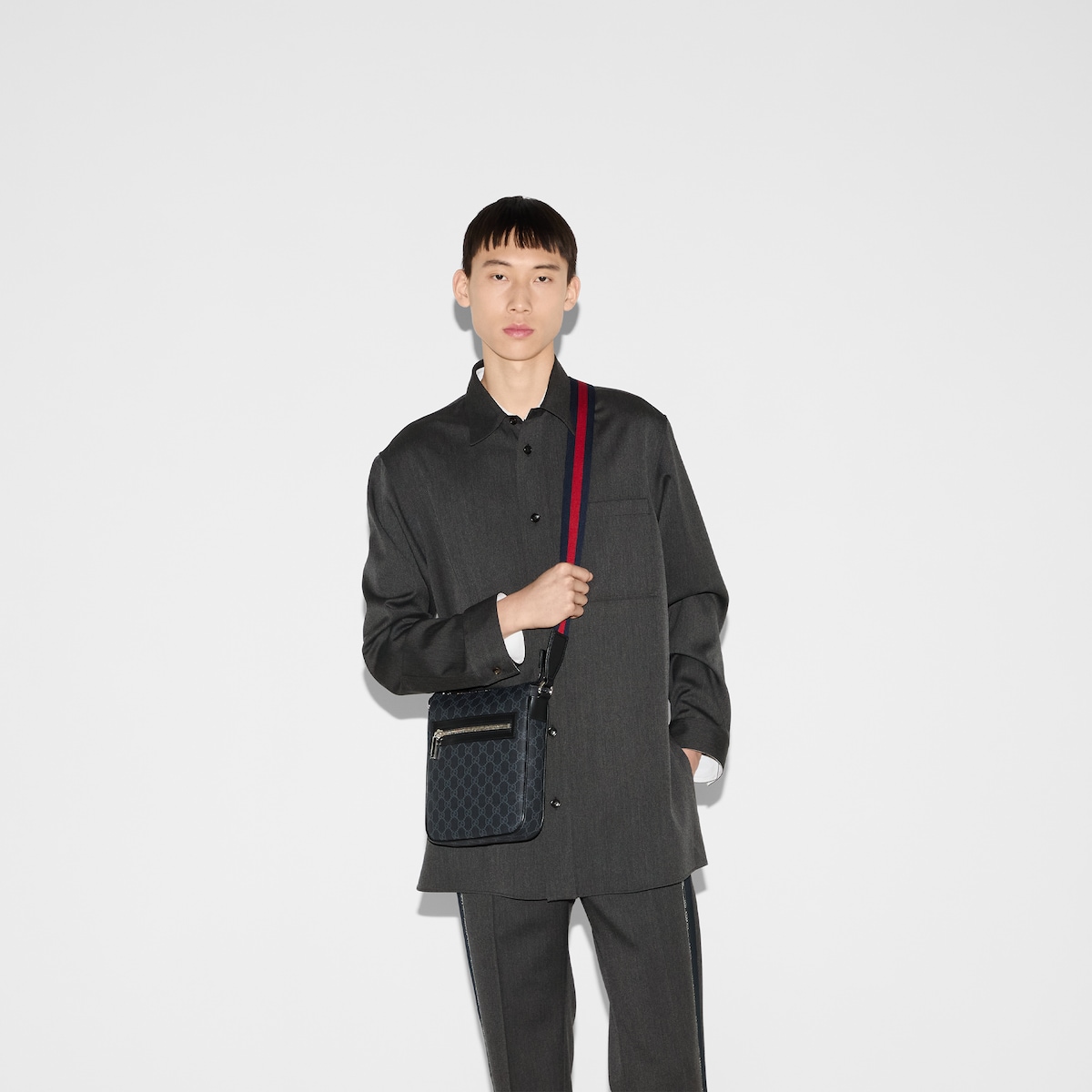 GUCCI GG スプリームスモールメッセンジャーバッグ GG ブラック〕スモール メッセンジャーバッグ ・ブラック GGスプリーム