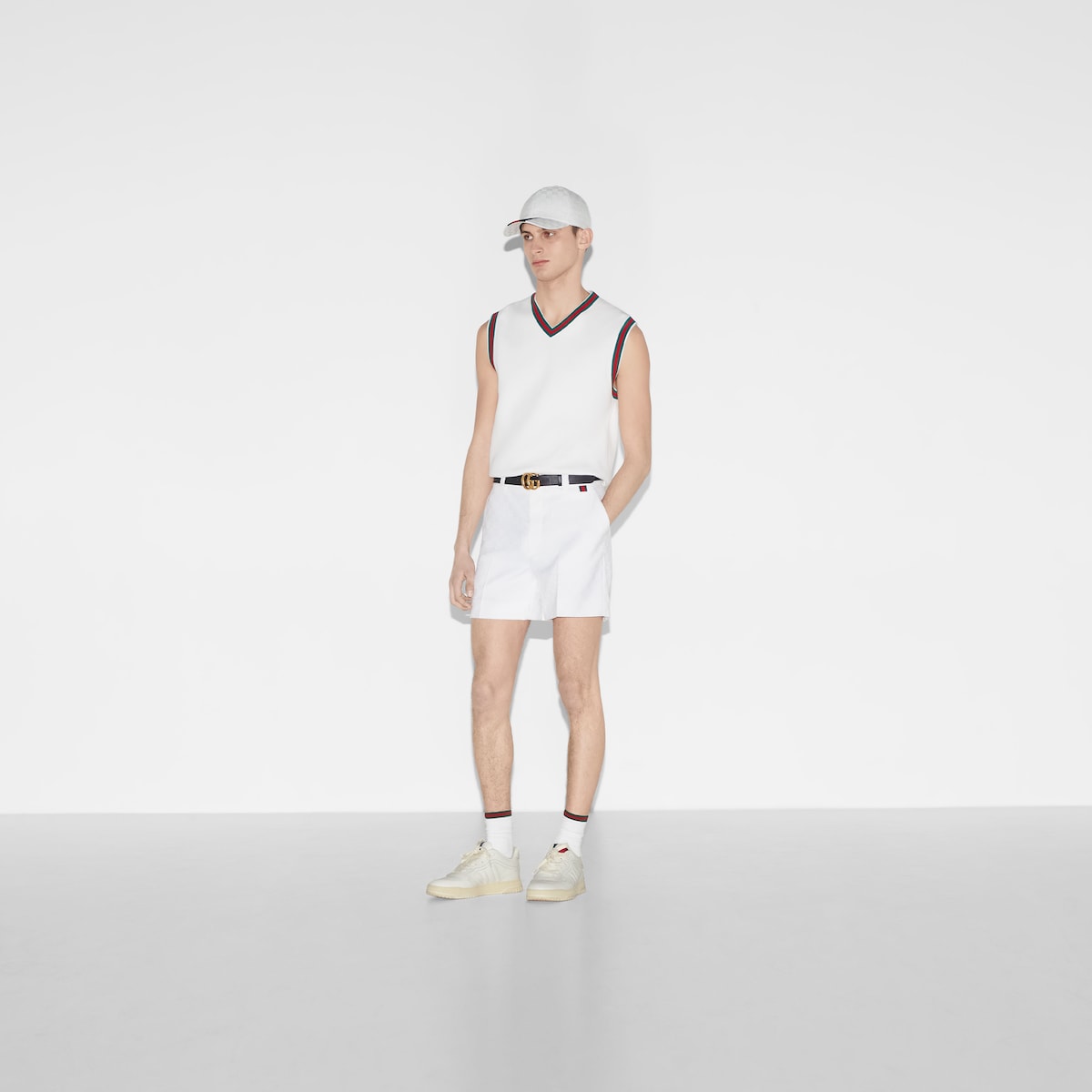 トップス Gucci knitted vest Gucci Pineapple-embroidered Cotton Sweater Vest - Beige