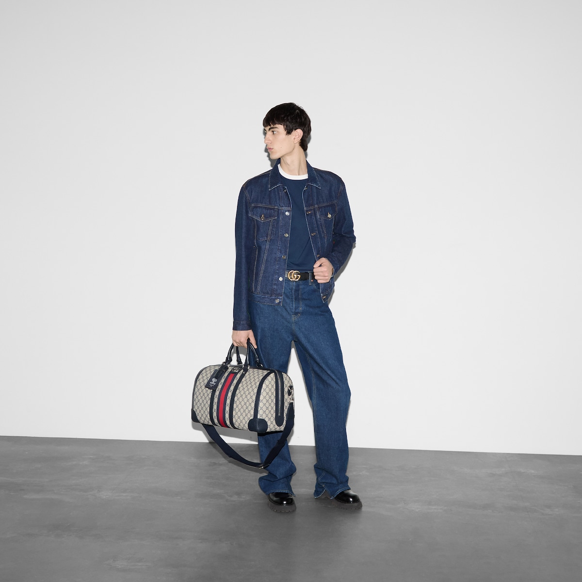 Gucci Savoy medium duffle bag in beige and blue GG Supreme