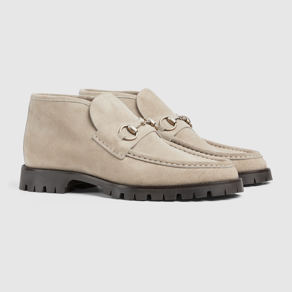 Herren-Stiefelette mit Horsebit in beigefarbenes Wildleder | GUCCI® DE