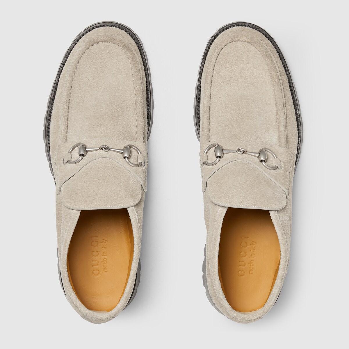 Herren-Stiefelette mit Horsebit in beigefarbenes Wildleder | GUCCI® DE