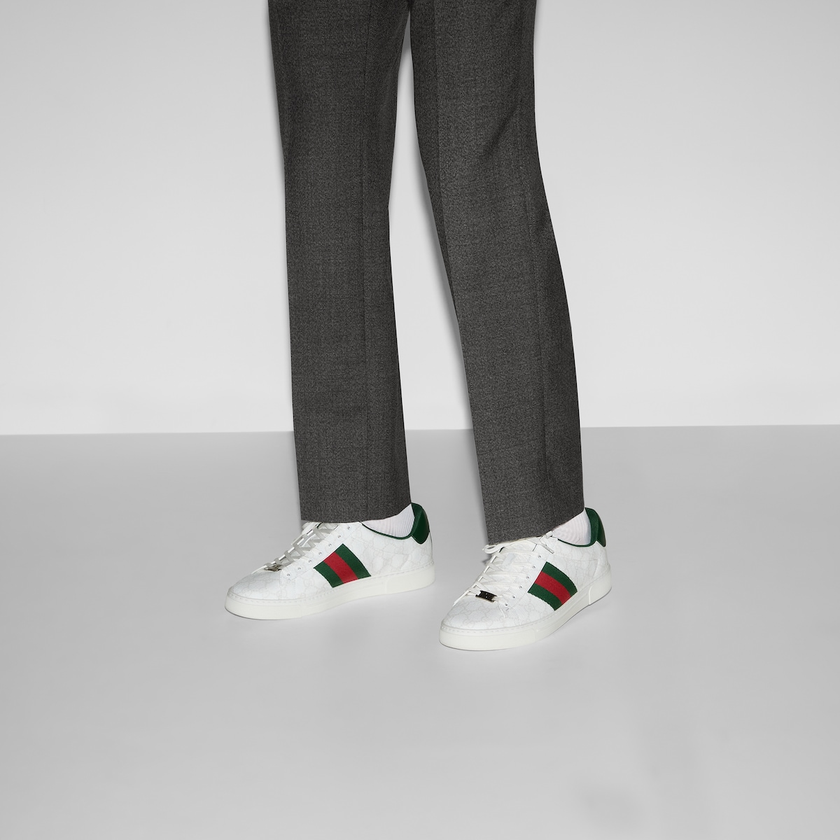 Sneaker Gucci Ace uomo con dettaglio Web in tessuto GG Supreme bianco GUCCI Italia