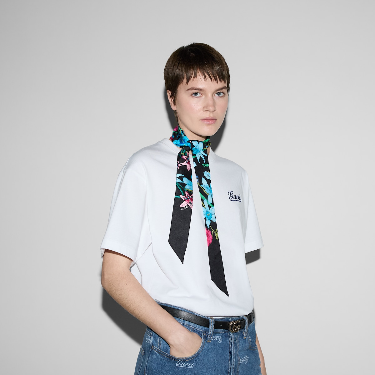 ネックレス・ペンダント GUCCI Gucci Flora Printed silk twill neck bow Printed silk twill neck bow in black and multicolor | GUCCI® US
