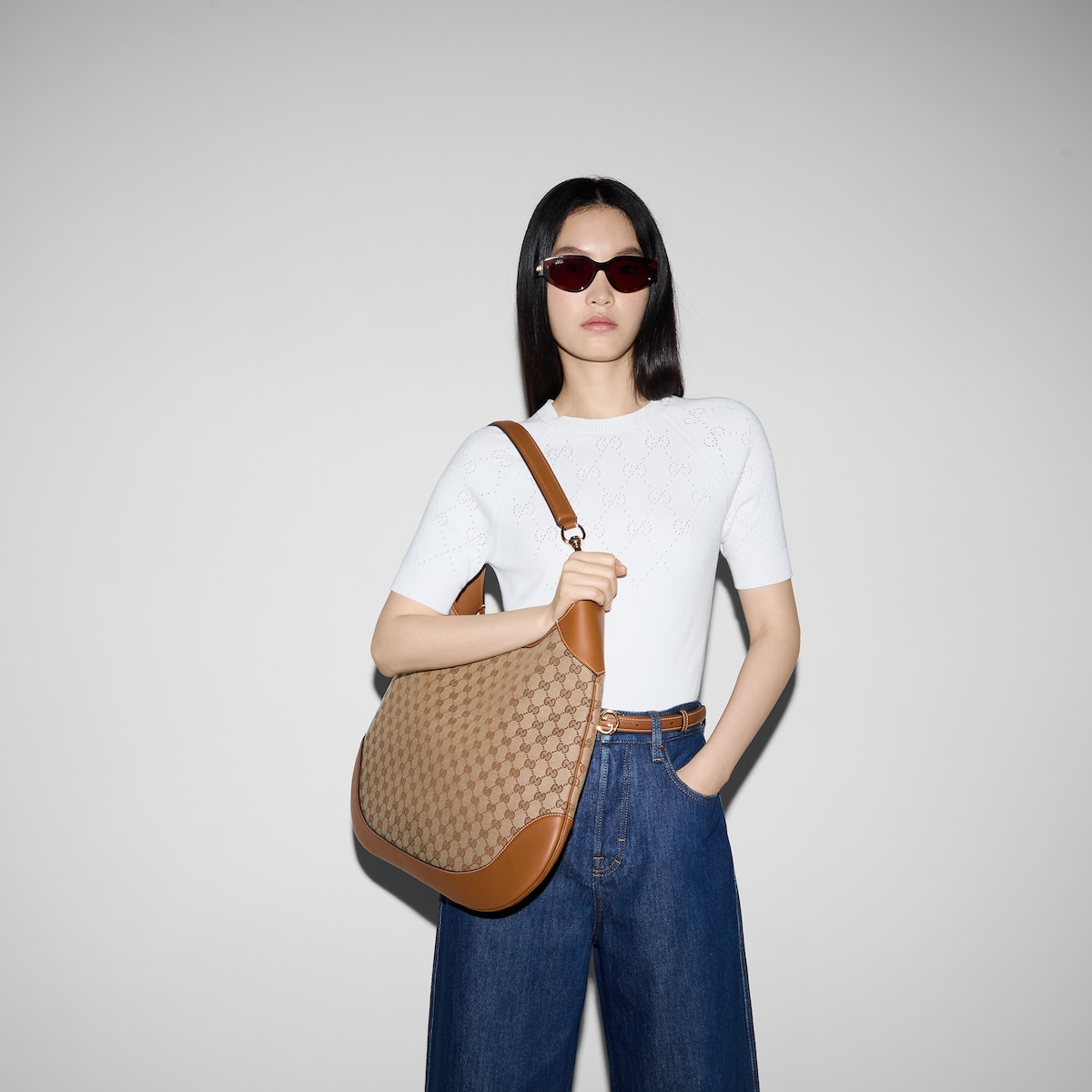 Sac a epaule Gucci B taille moyenne en toile beige et marron fonce GUCCI FR