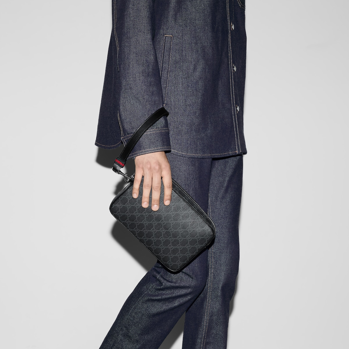 GG Black small pouch in black GG Supreme | GUCCI® GR