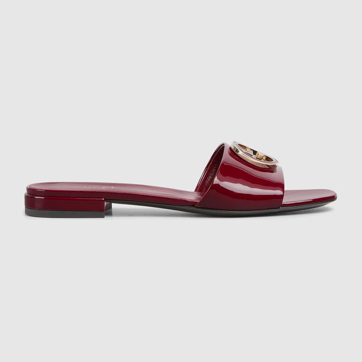 Women's Round Interlocking G sandal in Rosso Ancora patent