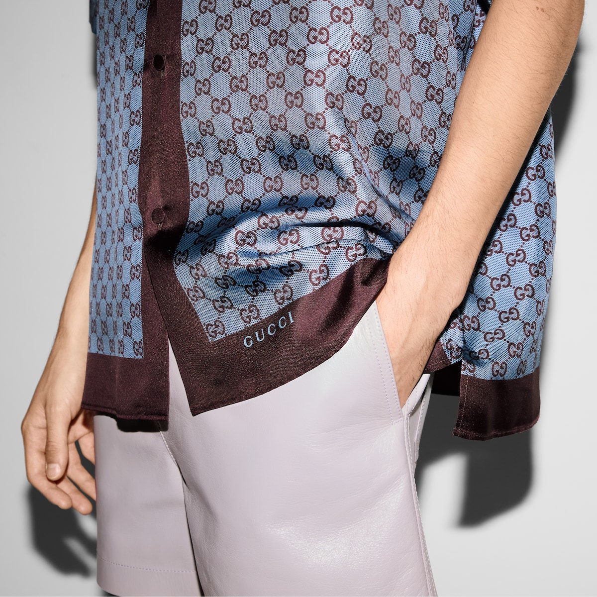 【GUCCI】シルクシャツ(23ss) Printed silk twill bowling shirt in Gucci Rosso Ancora red