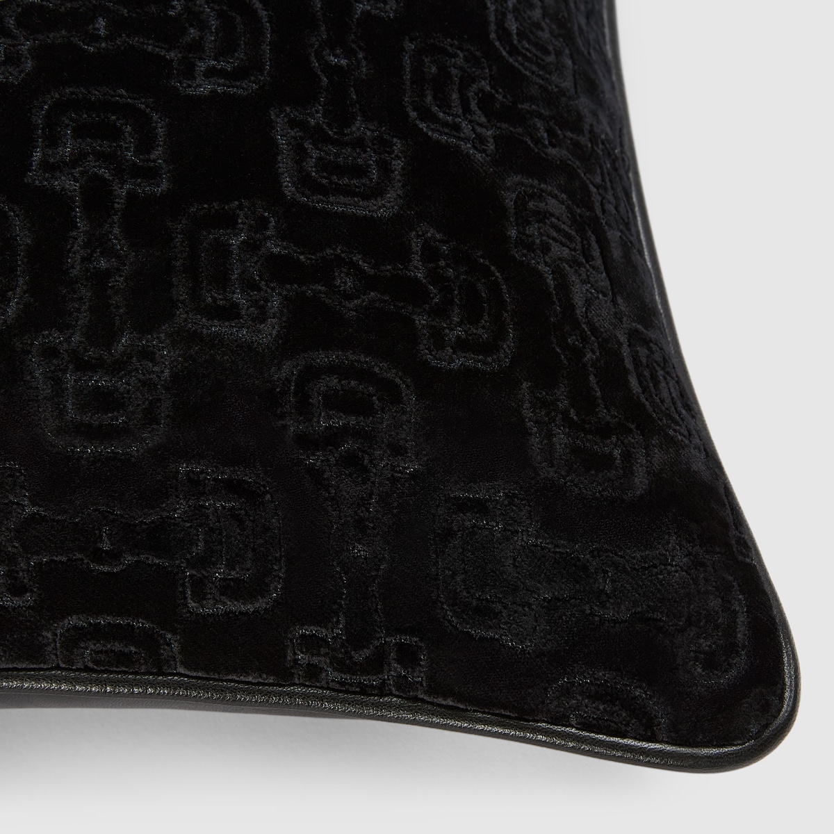 Horsebit velvet jacquard cushion in black | GUCCI® US