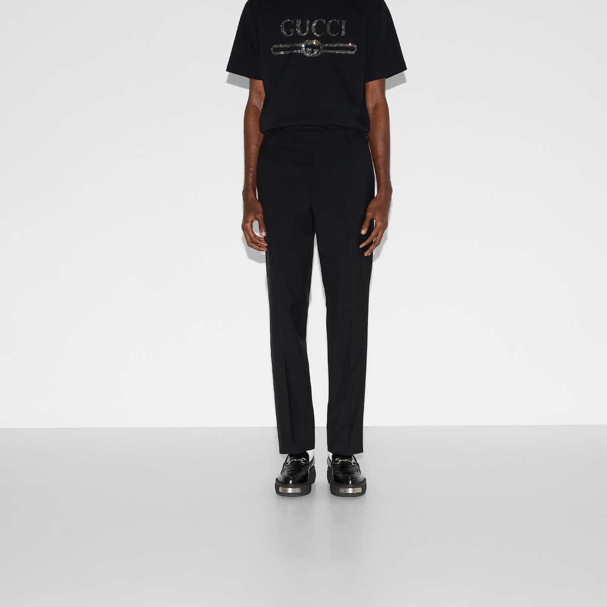 パンツ Gucci GUCCI LOGO WOOL GABARDINE PANTS Wool gabardine straight pants in burgundy - Gucci | Mytheresa
