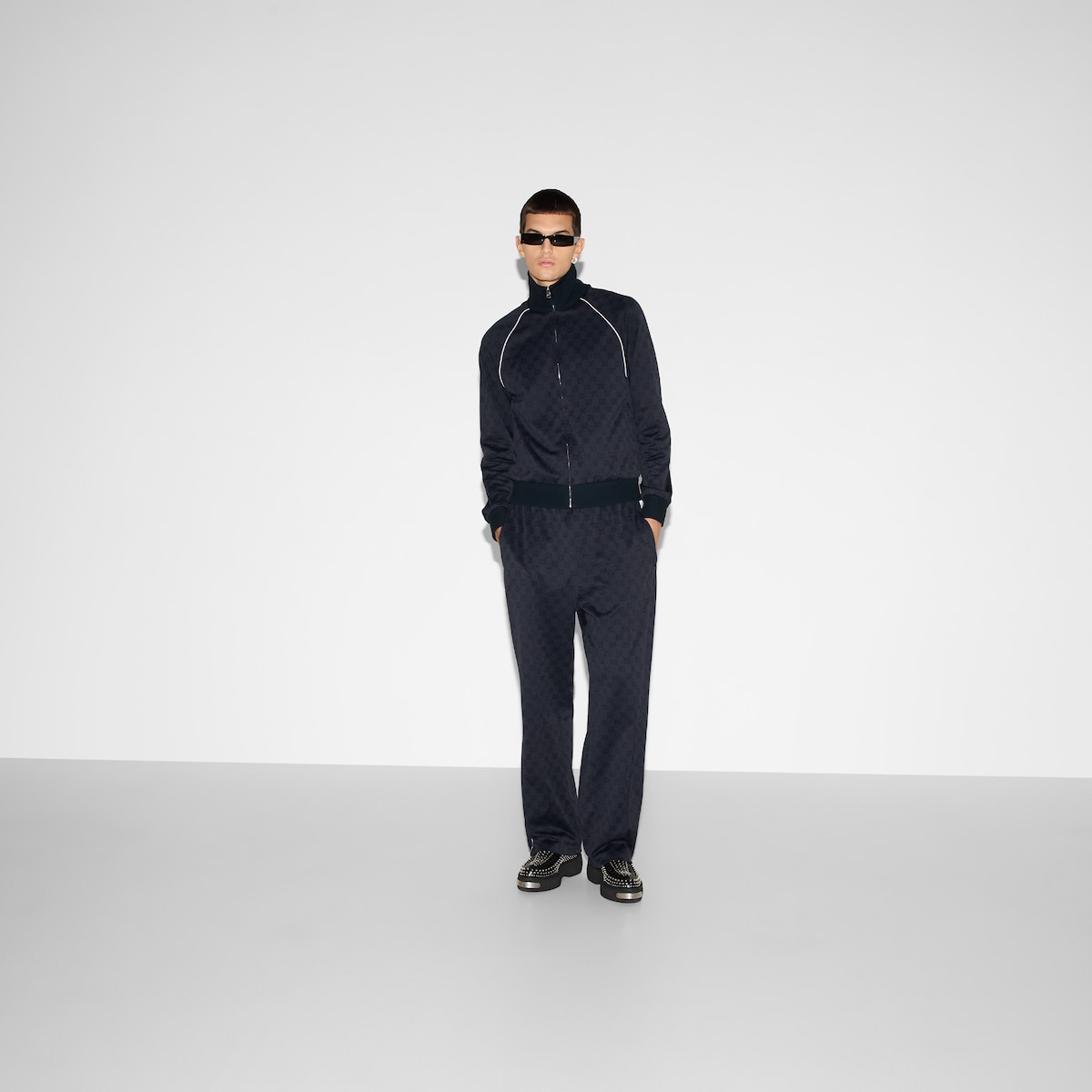 GUCCI GGロゴプリント パンツ ネイビー GUCCI GGロゴプリント パンツ ネイビー GUCCI GGロゴプリント