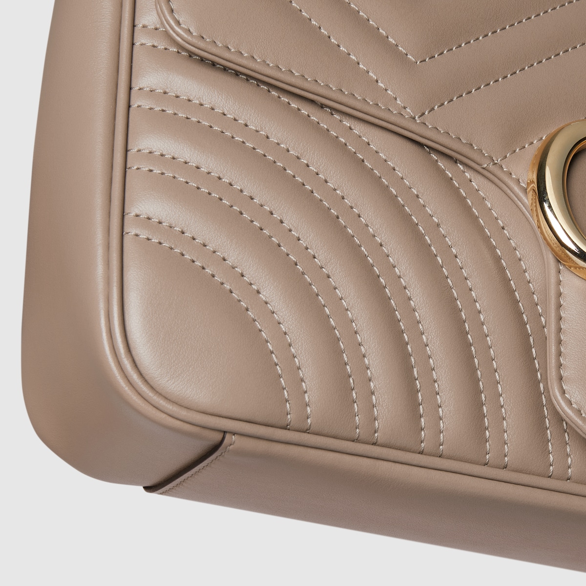 【GUCCI】GG Marmont Leather Flap Key Case Good Taupe GG Marmont medium shoulder bag in taupe leather | GUCCI® CA