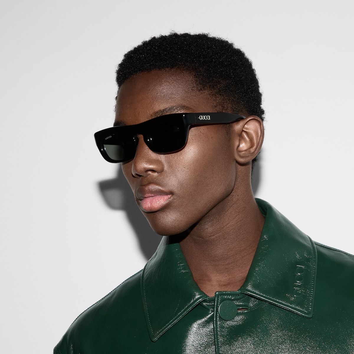 サングラス GUCCI SUN GLASS (819799J0740 1012) Rectangular frame sunglasses in black | GUCCI® US