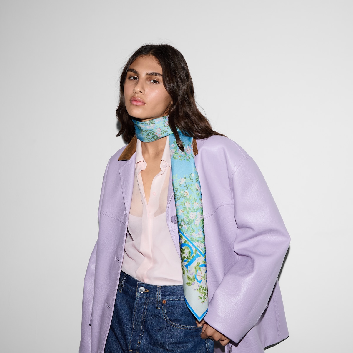 GUCCI スカーフ柄ドレスシャツ　シルクシャツ GUCCI グッチ シルクシャツ ブラウス スカーフ 花柄 – REKNOW