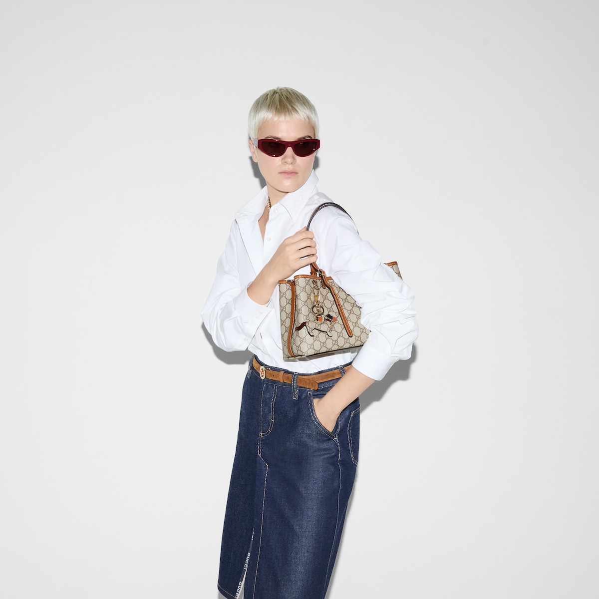 GGエンブレム〕ミディアム トートバッグ ・ベージュ＆ダーク